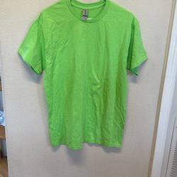New Without Tags Gildan Heavy Cotton Men’s Unisex Medium M Green Shirt