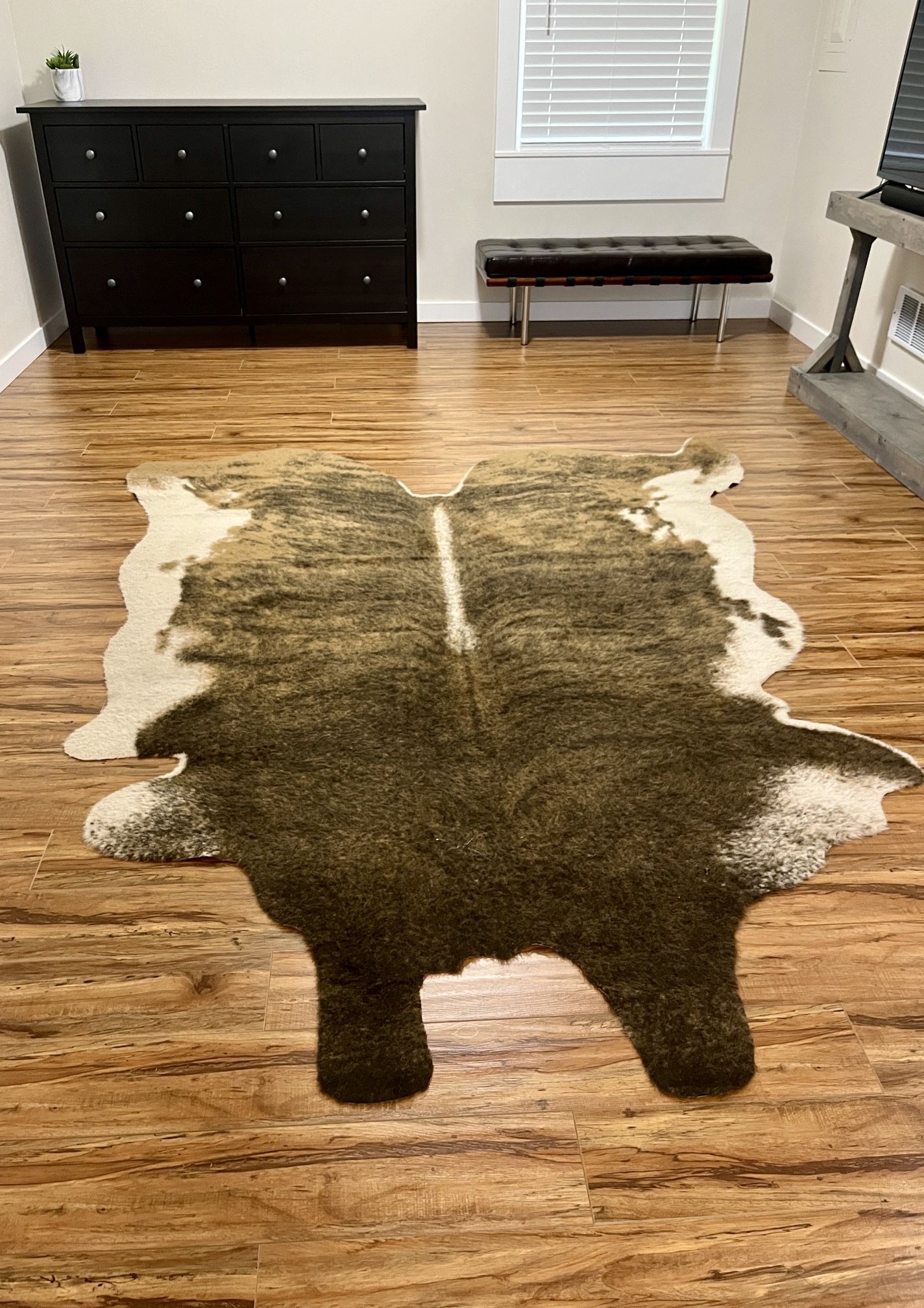 Quality Faux Animal Print Area Rug 6x8 for Sale in Snohomish, WA OfferUp