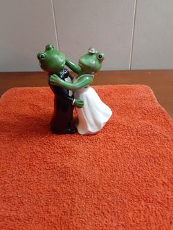 Tango Frog Salt And Pepper Shakers 