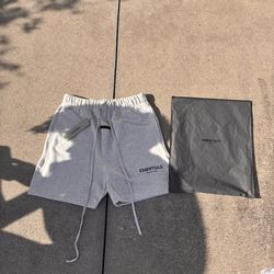 Light oatmeal essential shorts