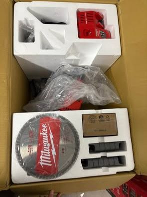 Milwaukee 10" dual bevel sliding compound mitter saw kit