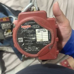 11 Ft Self  Retracting Lifeline & Harness XL 