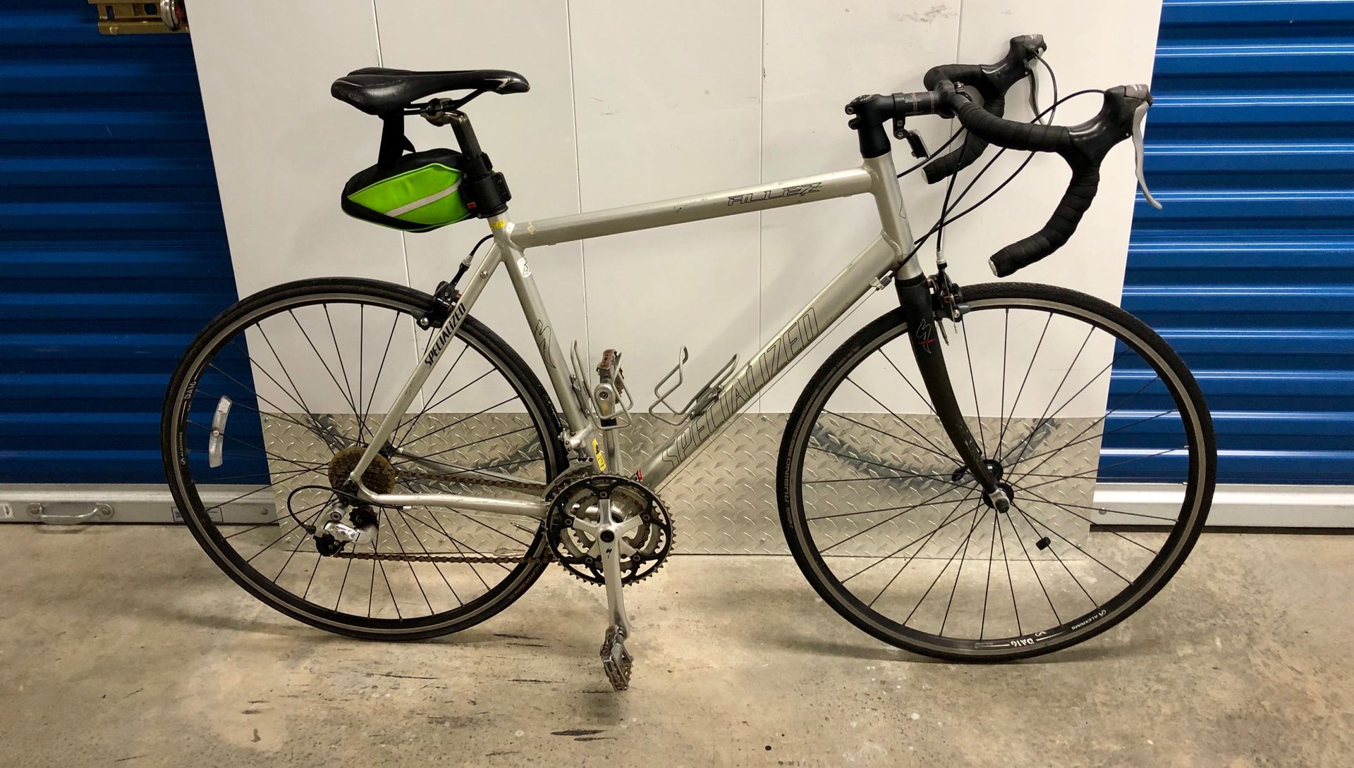 2005 SPECIALIZED ALLEZ SPORT TRIPLE 24-SPEED ROAD BIKE. EXCELLENT CONDITION!