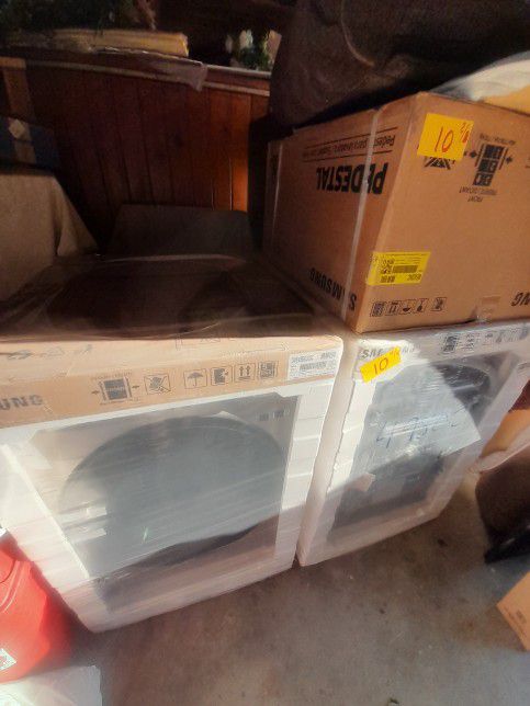 Champagne Samsung Front Loading Washer And Dryer With Two Champagne Pedestals