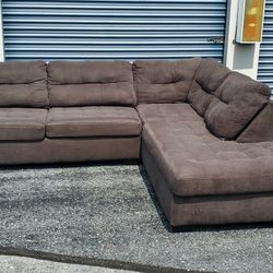 Cozy 2 Piece Gray Sectional W/Chaise 