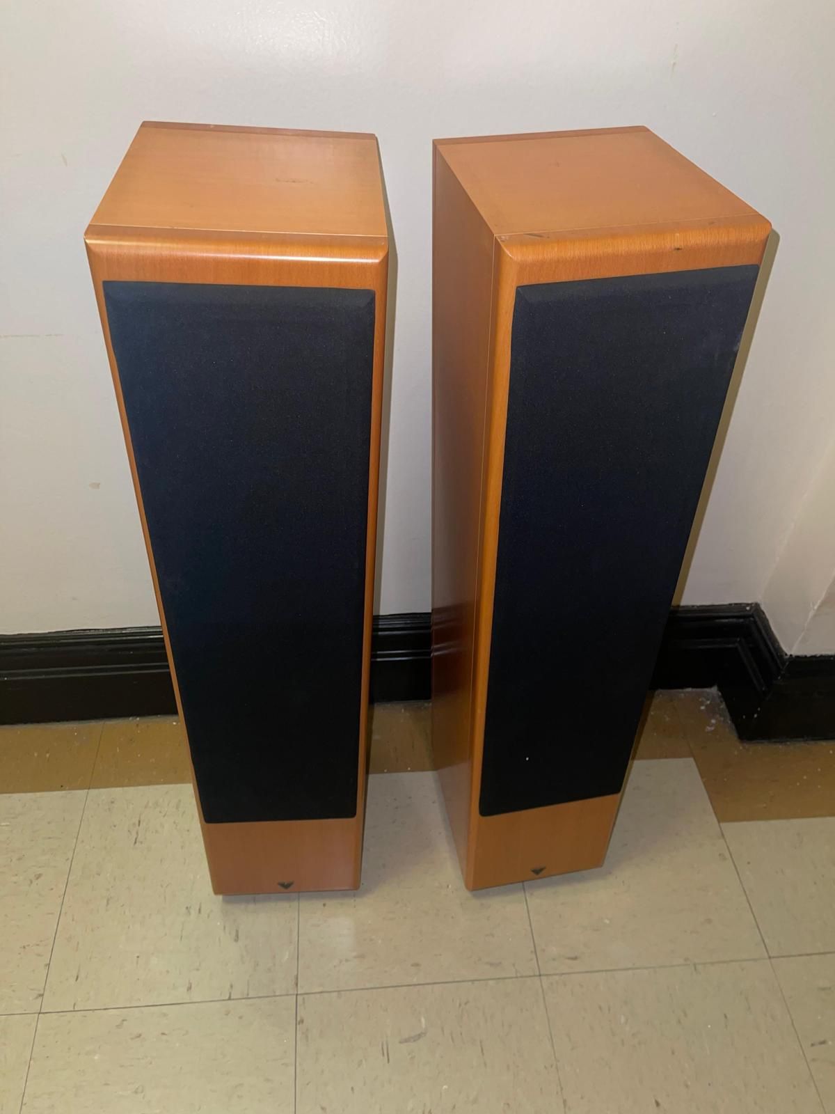1997 Vienna Acoustics BACH Classic Floorstanding Speakers Gorgeous Condition Butterscotch Made in Vienna Austria.