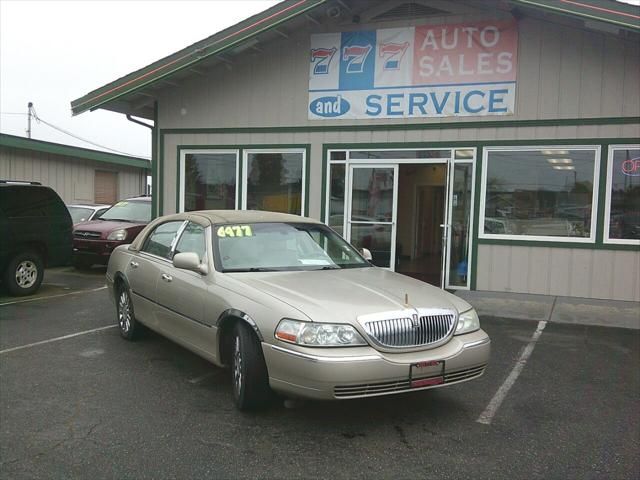 2004 Lincoln Town Car