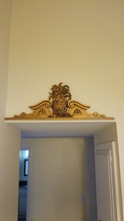 Hickory Manor House overdoor wall decor