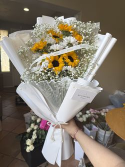 Sunflowers And Daisies Bouquet Ready For Pickup / Ramo Listo Para Recojer De Girasoles Y Margaritas 