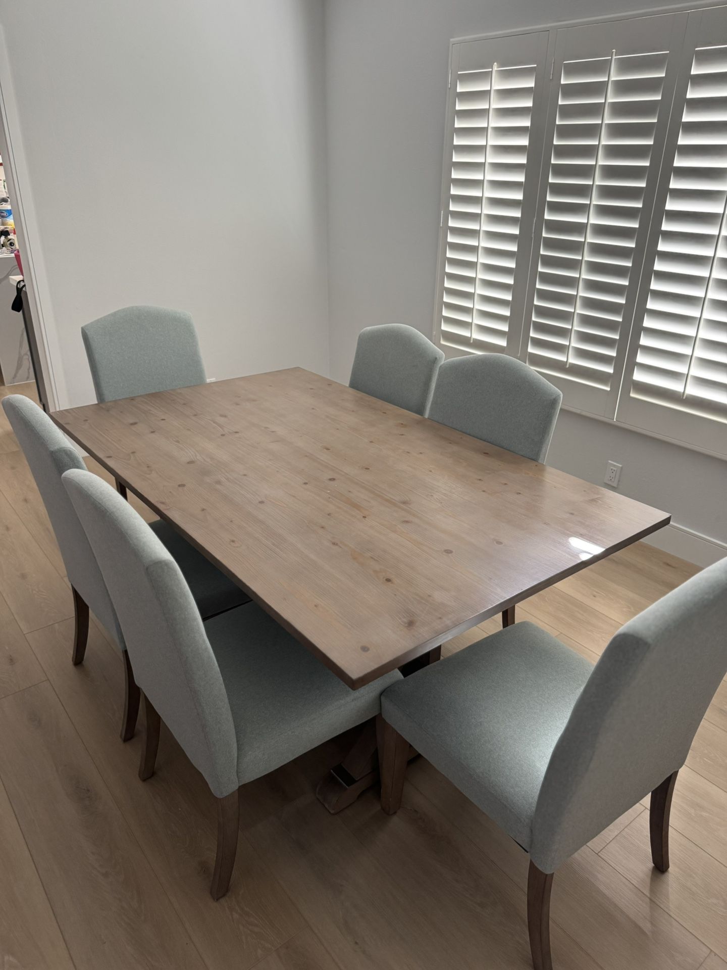 70’’ Dining Table + 6 chairs