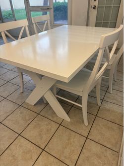 Table and 4 chairs Wood original