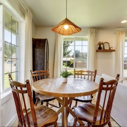 42in Round Dining Table