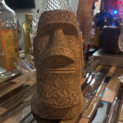 EASTER ISLAND MAUI HEAD TIKI STATUE (U.G. 2008  U.S.A).