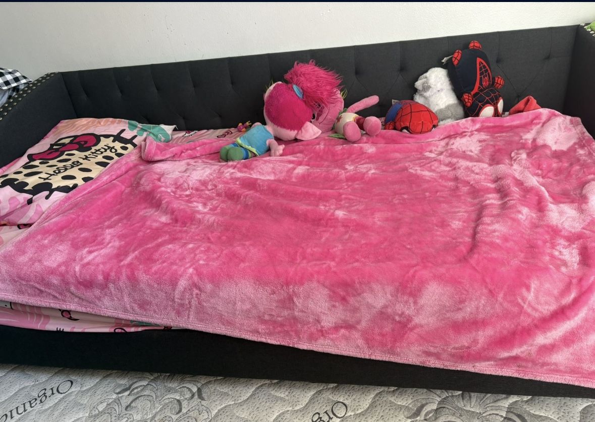 Twin Wood Beds 