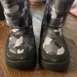 Snow boots 11c