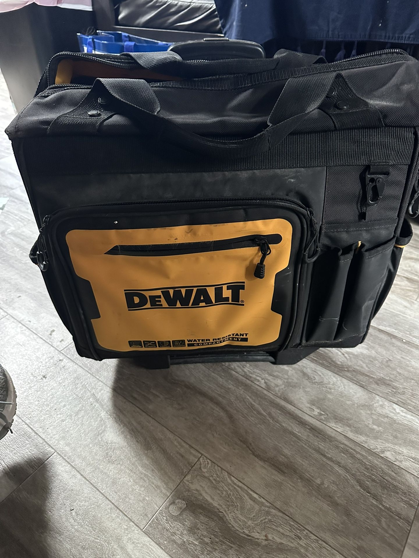 Dewalt Rolling Tool Bag