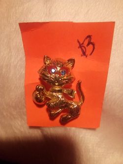 Cat Brooch