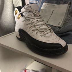 Jordan 12s  Black And White  Size 6/5