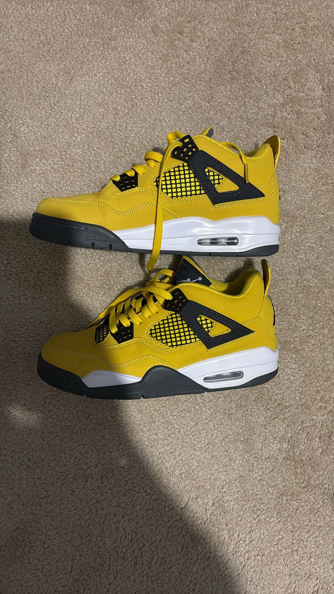 JORDANS 4 Mid lighting