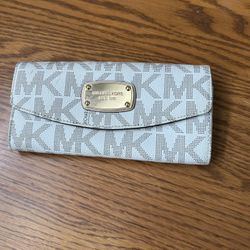 Cream Colored Wallet
