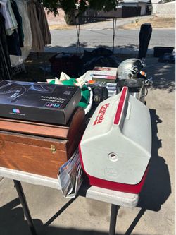 Yardsale moving out letting go things $2 604 Teakwood Dr