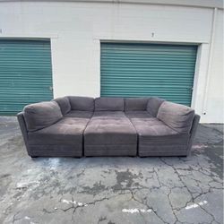 FREE DELIVERY!! Modular 6 Piece Sectional Couch