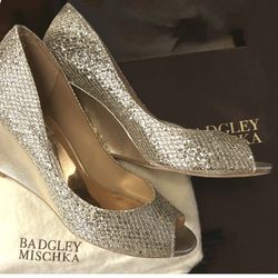Badgley Mischka Gold Wedge Shoes