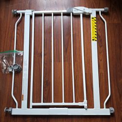 Regalo 38.5-Inch Extra Wide Baby Gate 