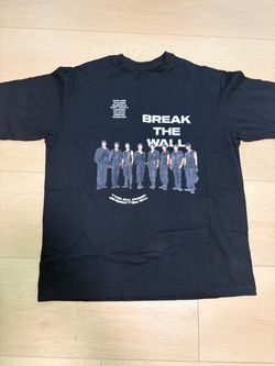 ATEEZ World Tour [The Fellowship: Break the Wall] tour t-shirt ( No label)