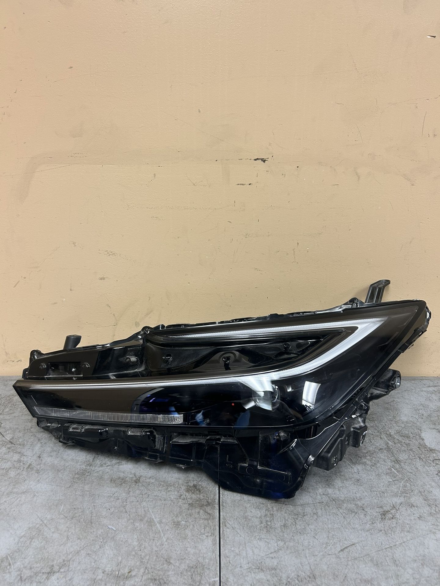 2023-2024 TOYOTA PRIUS LEFT DRIVER SIDE HEADLIGHT LED OEM