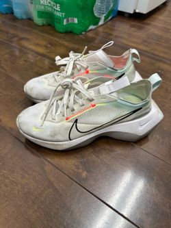 woman nike shoes