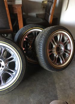 235/55R17 Cadillac rims and vogue's also have Cadillac caps