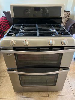 Whirlpool 30-in 4 Burners 3.9-cu ft / 2.1-cu ft Self-cleaning Natural Gas Double Oven Gas Range (Stainless Steel)