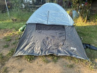 3 Person Tent By World Famous Sports