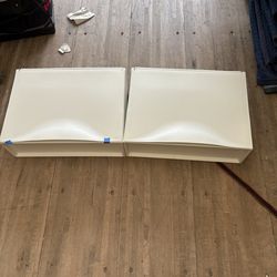 Selling plastic shoe storage shelves, 2 pieces.