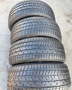 255 50 20 Bridgestone tires Con 80% de Vida Las 4