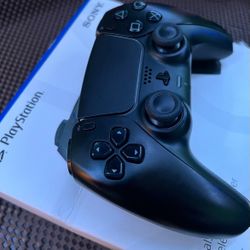 Black PS5 Controller 