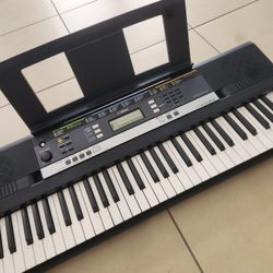 Yamaha  PSR-E243 digital keyboard/piano/sampler