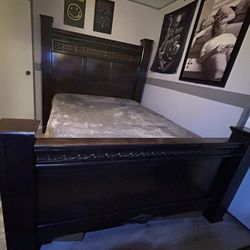 Queen Size Bedroom Set With MATTRESSES 