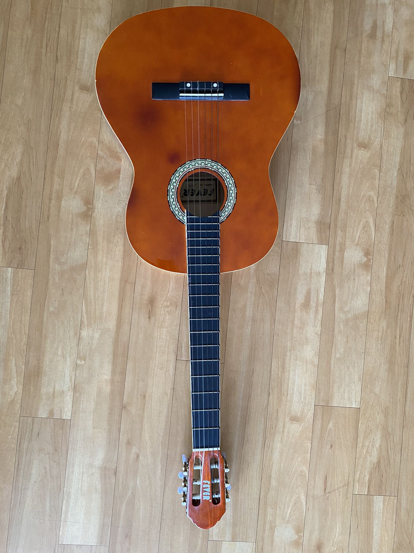 Acoustic gutair good condition