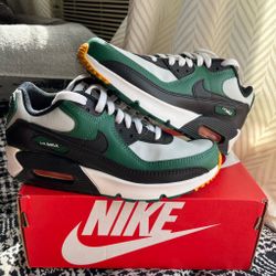 Nike Air Max 90 Sneakers