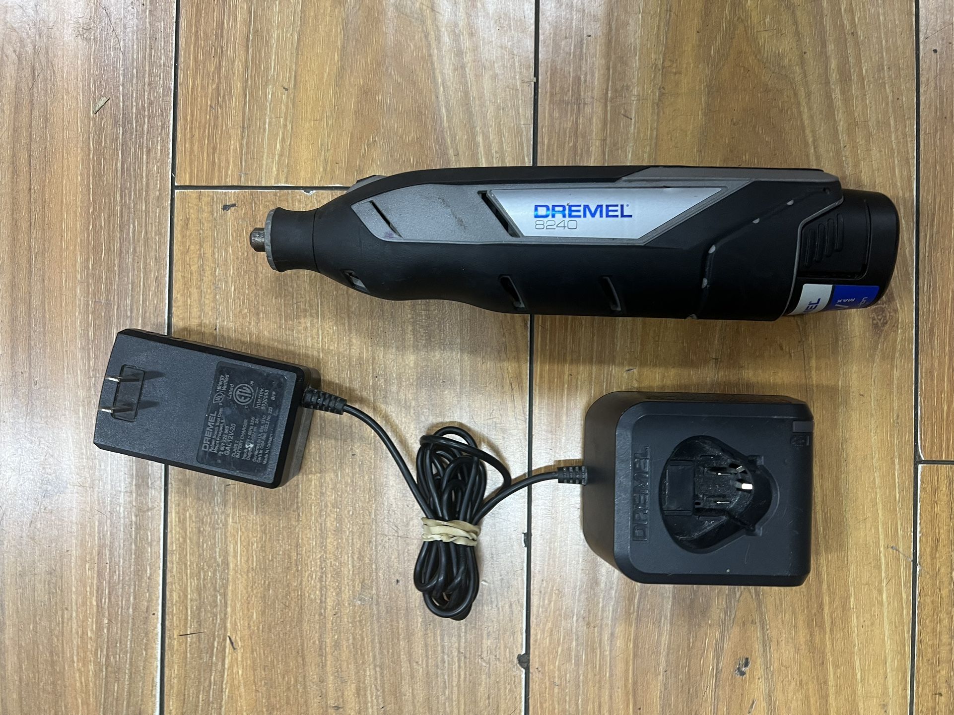 Dremel 8240 12V Lithium Ion Battery Cordless Rotary Tool With Charger