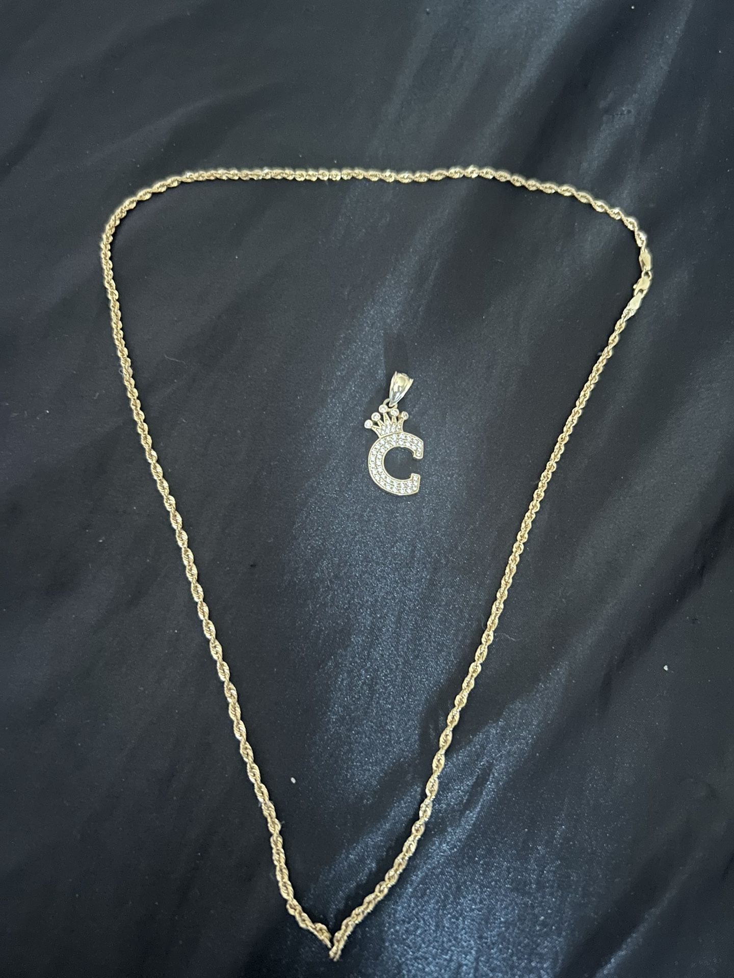 2 chains with both pendants 10k gold broke