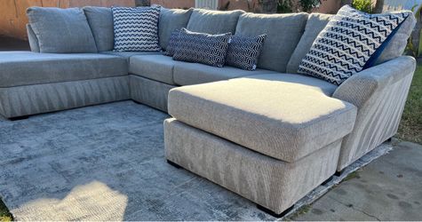 3 Piece Sectional with Double Chaise from Broyhill Collection