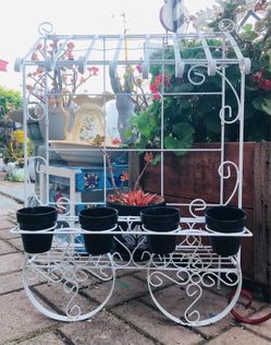 PLANT STAND