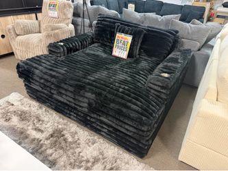 Oversized Cuddler chaise! ❤️🎉☎️