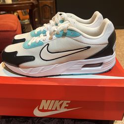 Nike Airmax solo Brand new size 9.5