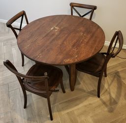 Large Round Wood Table w/4 Chairs