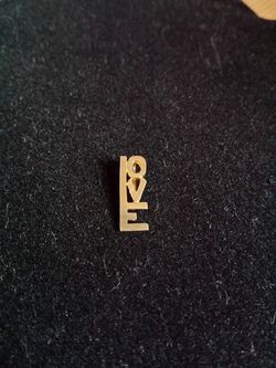 14k gold "LOVE" necklace pendant