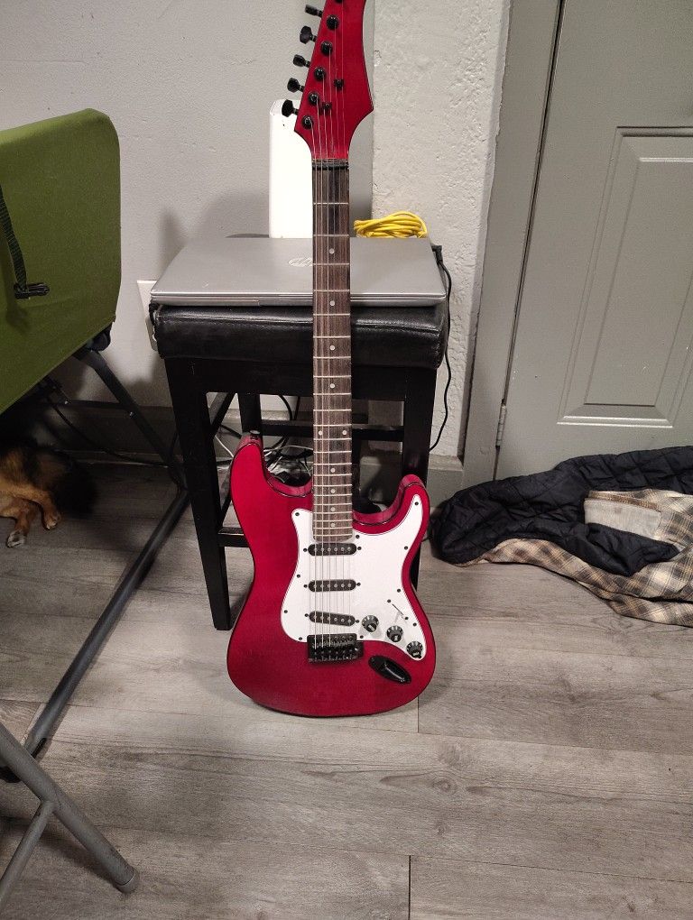 Electric Guitar No Name Plays Good